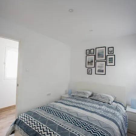 Leones Flat Blue Marine Leones